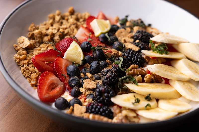 Fresh Berry and Granola Bowl - A delicious bowl of granola with fresh berries and bananas at Brekki Brekki, ideal for anyone looking for breakfast near me or healthy options at restaurants in Albuquerque.